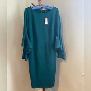 Elegant Evergreen Dress with Flared Sleeves